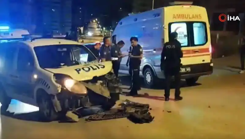 Ankara’da Hafif Ticari Araç ile Polis Aracı Çarpıştı: Kaza Detayları Ortaya Çıktı