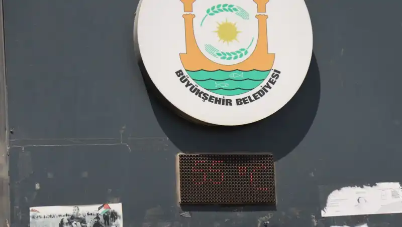 Kızgın Güneşin Etkisi: Termometreler 55 Dereceyi Gördü!