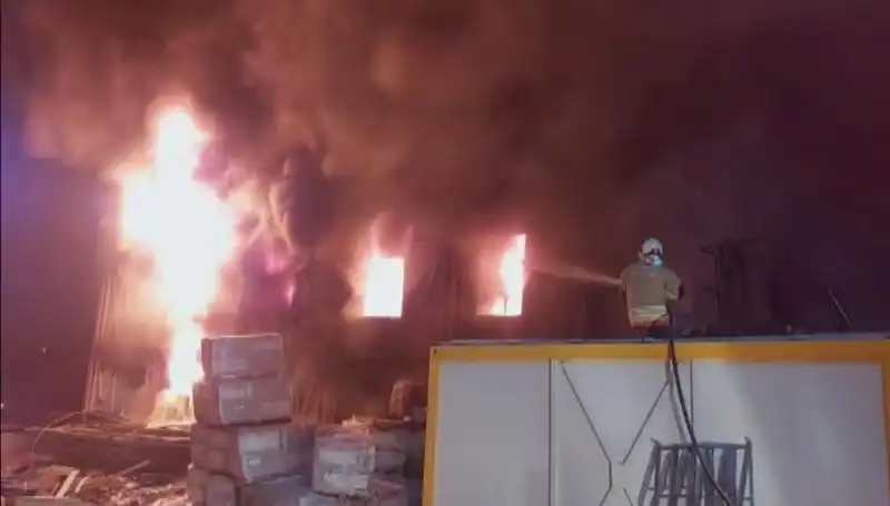 Hatay’da İşçi Konteneri Yandı, Alarm Veren Alevler Ortalığı Sarstı