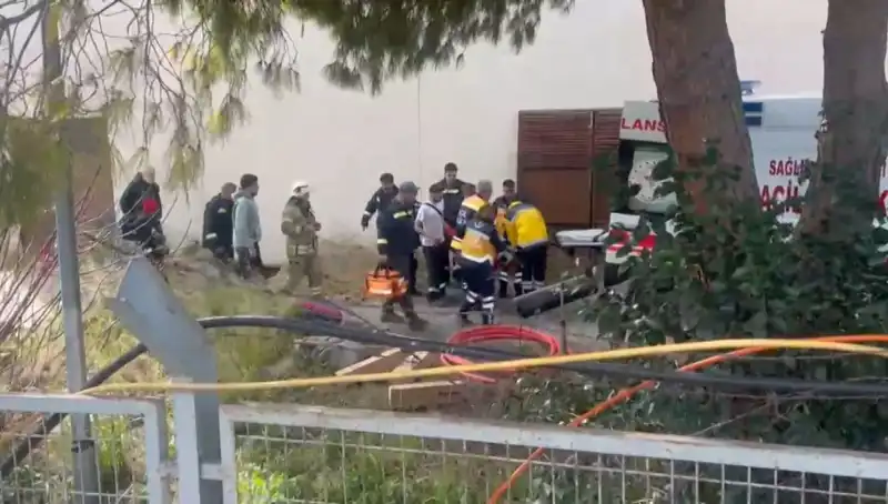 İstanbul'daki Trafo Patlaması: Bir İşçi Hayati Tehlikeyle Karşı Karşıya