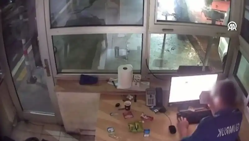 Kapıkule'deki Rüşvet Operasyonu: 23 Gümrük Memuru Tutuklandı, Sır Perdesi Aralandı