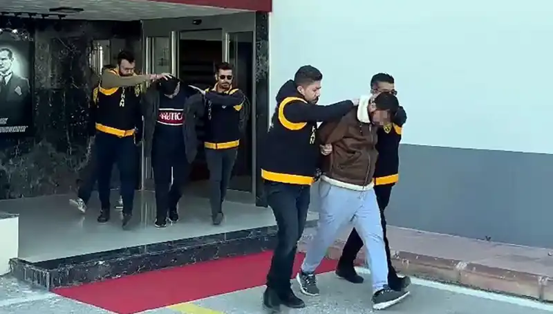Silahlı Soygun Girişimi: 2 Milyon Lira Talep Eden İki Zanlı Tutuklandı